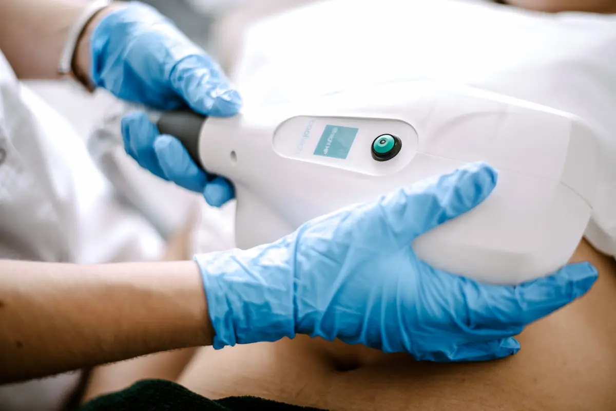 Kriolipoliza CoolTech — alternatywa dla liposukcji bez skalpela